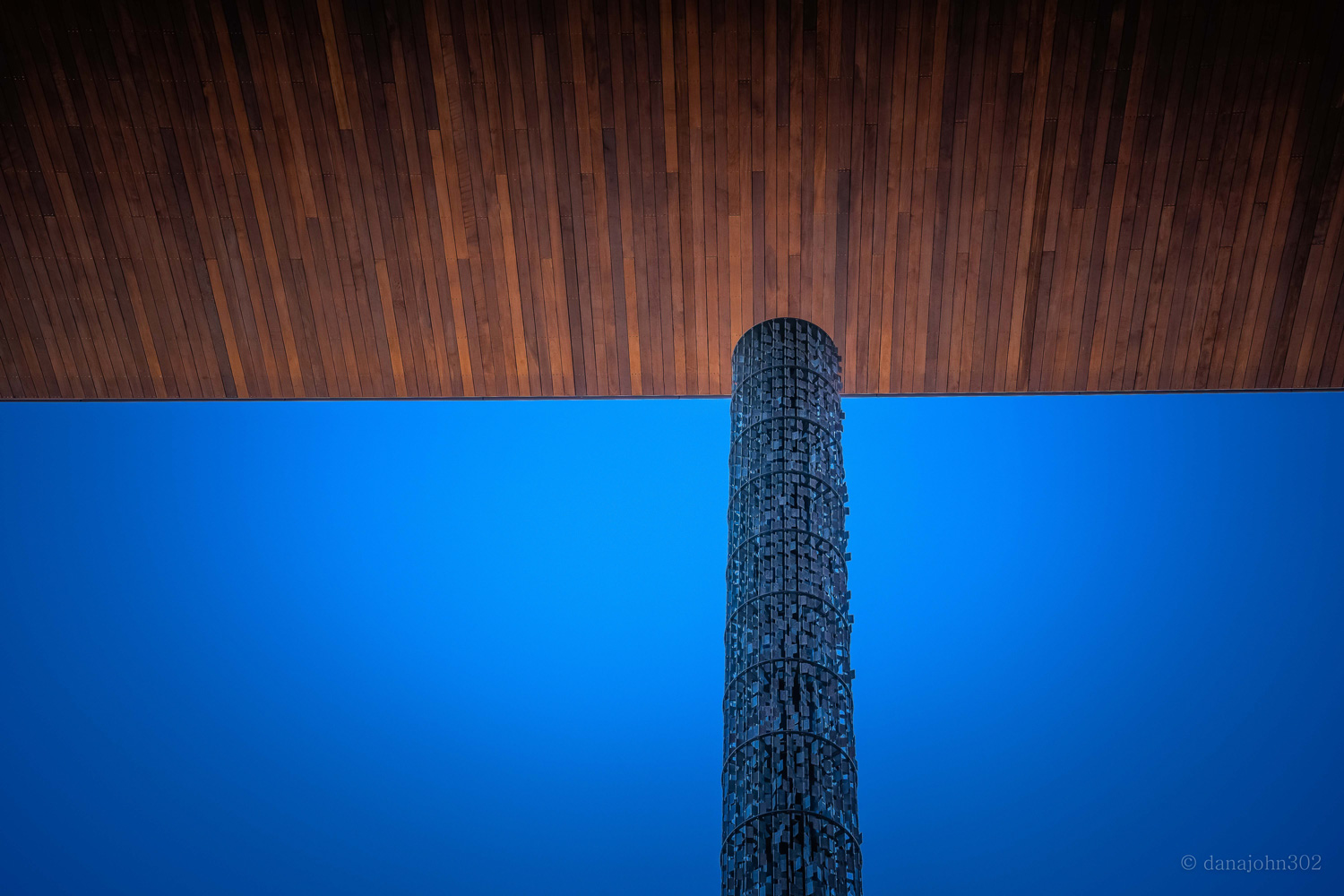 Floating column @ Georrge Deukmejian Courthouse  by Dana Lance for Danajohn Photography © danajohn302