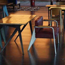 Table and chairs in Prouvé Structure Nomade by Dana Lance for Danajohn Photography © danajohn302