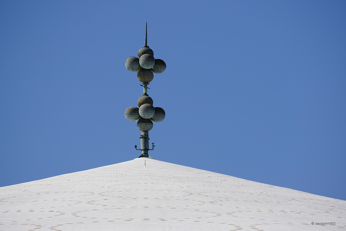 Beckman Auditorium spire by Edward Durell Stone.