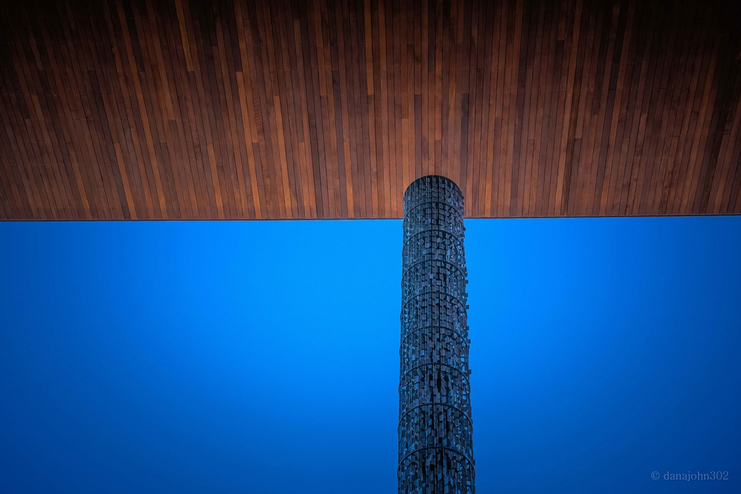 Floating column @ Georrge Deukmejian Courthouse by Dana Lance for Danajohn Photography © danajohn302